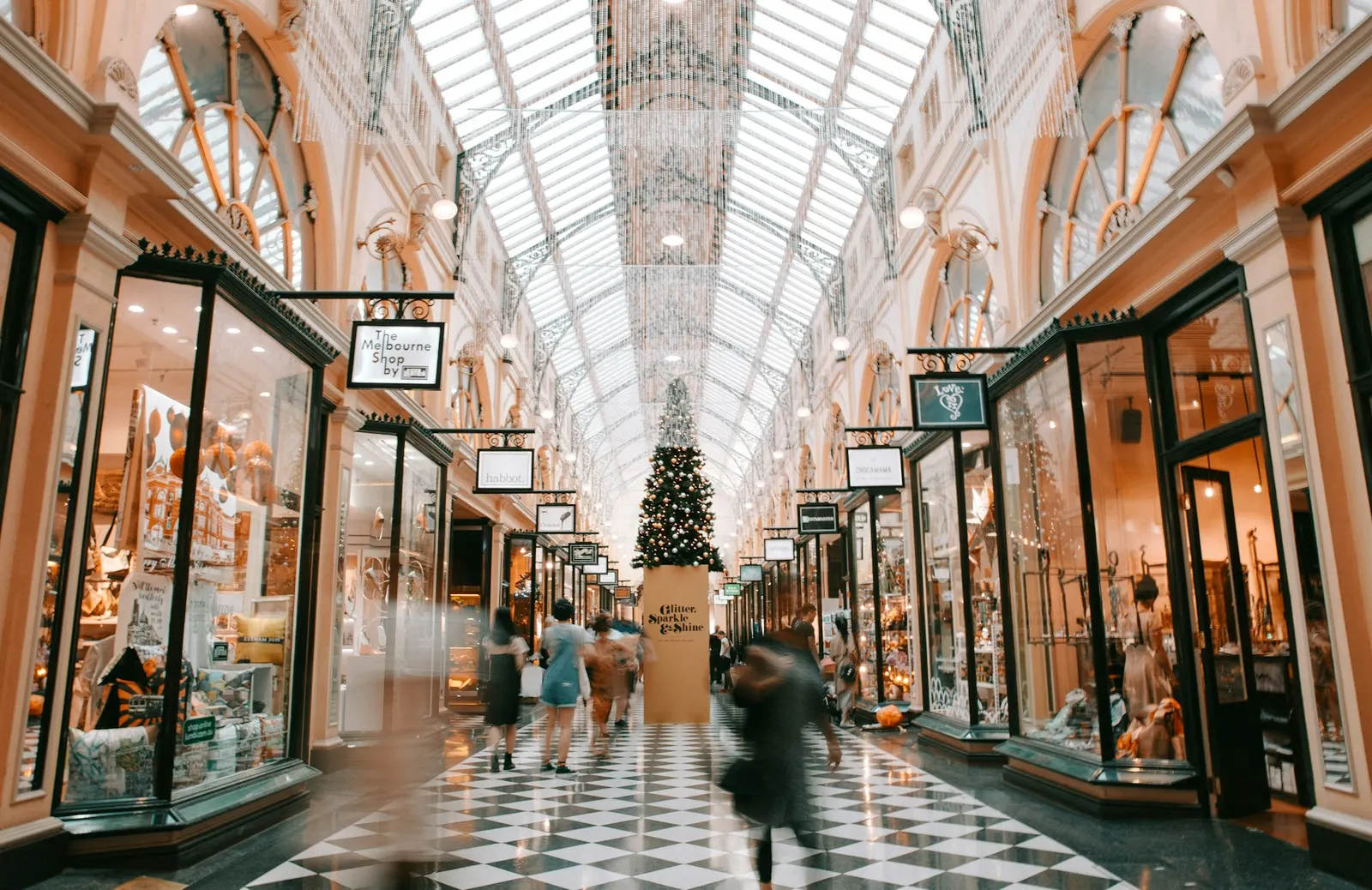 Top Scams to Watch Out for as 2024 Comes to a Close: How to Protect Yourself During the Holiday Season
